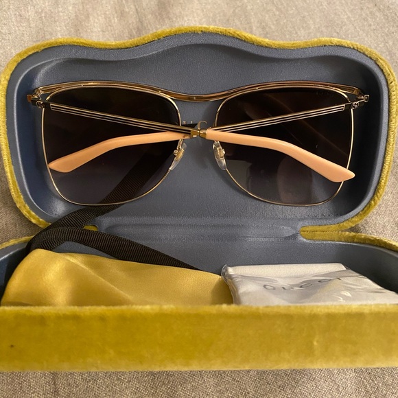 Gucci Sunglasses - Picture 4 of 4
